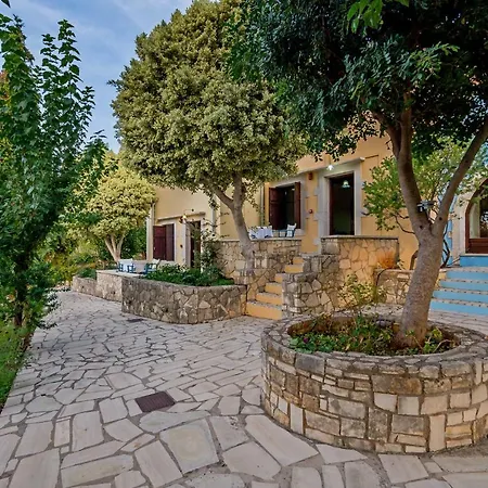 Crete Small Village Close To Beaches -sharing A Large Pool Hébergement de vacances